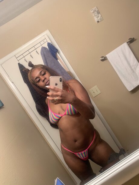 Photo nue de fuite OnlyFans de Honey Baby