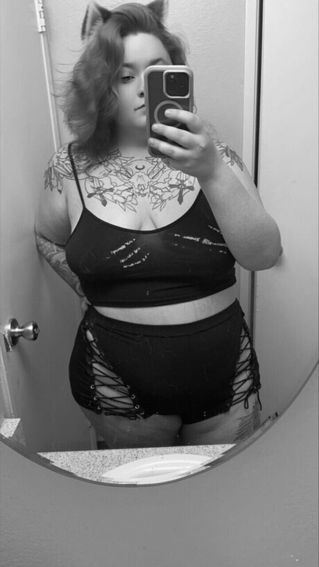 Photo nue de fuite OnlyFans de Scarletfireblood