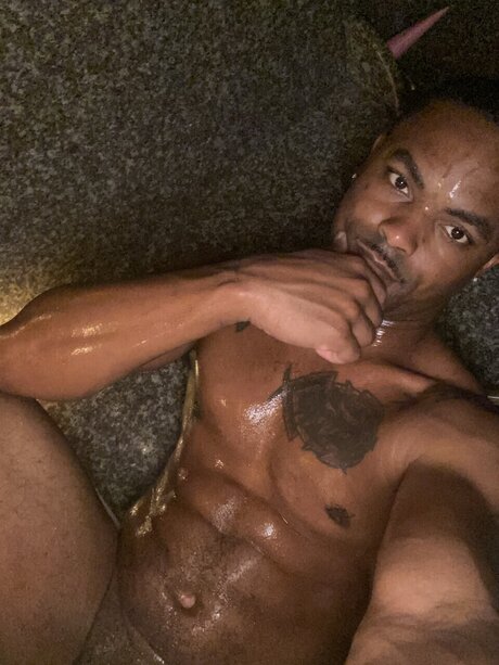 Photo nue de fuite OnlyFans de Wayne Hutchinson