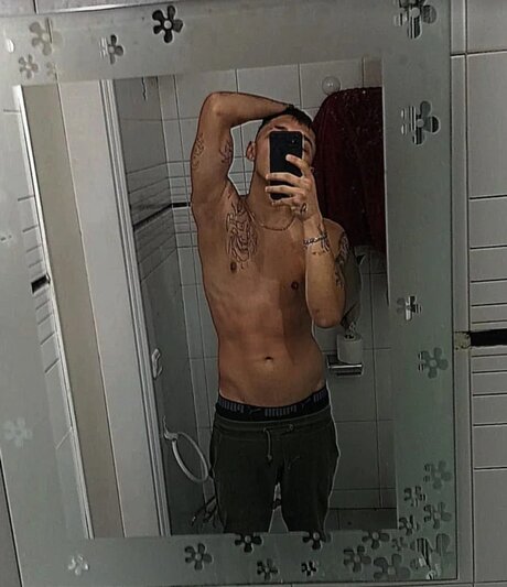 Photo nue de fuite OnlyFans de Geradofc