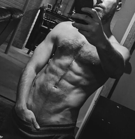 Photo nue de fuite OnlyFans de Captain Nauti