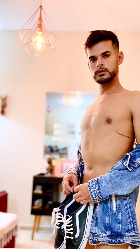 Photo nue de fuite OnlyFans de Adriano Rocha