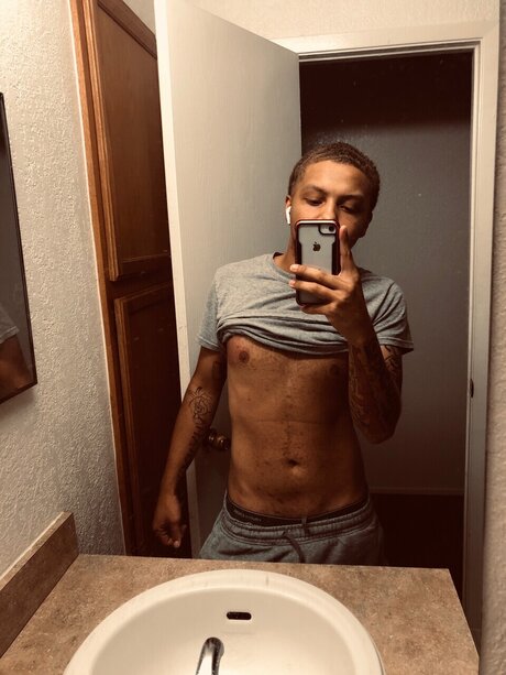 Photo nue de fuite OnlyFans de Bandmanrobby