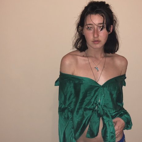Photo nue de fuite OnlyFans de Anne Frank