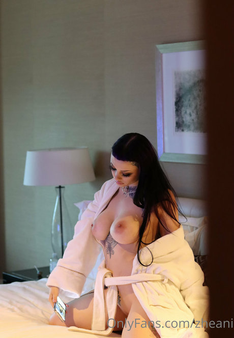 Photo nue de fuite OnlyFans de Zheani
