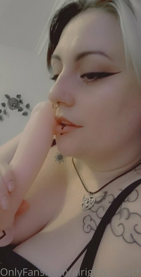 Photo nue de fuite OnlyFans de Alrightyp3ach