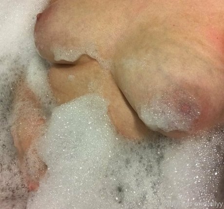 Photo nue de fuite OnlyFans de Ellyy