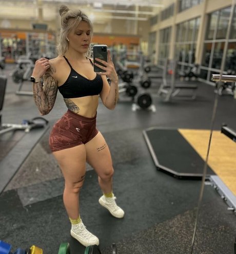 Photo nue de fuite OnlyFans de Gymmamiii