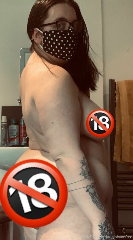 Photo nue de fuite OnlyFans de Tillybbyxofree