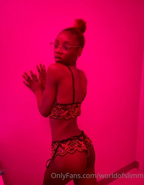 Photo nue de fuite OnlyFans de Worldofslimm