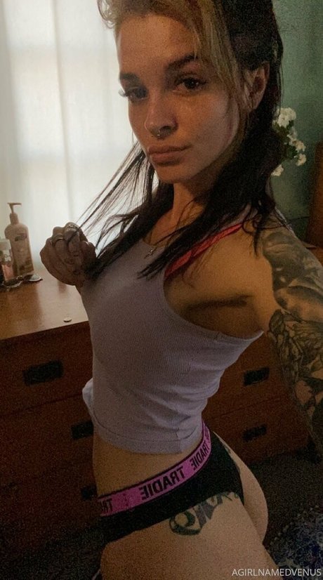 Photo nue de fuite OnlyFans de Agirlnamedjager