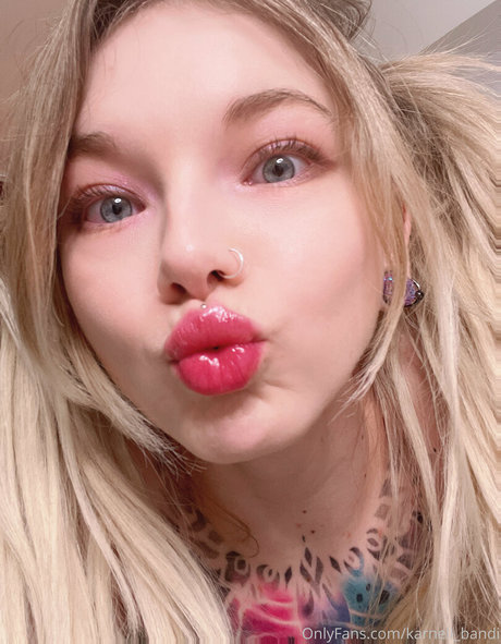 Photo nue de fuite OnlyFans de Karneli Bandi