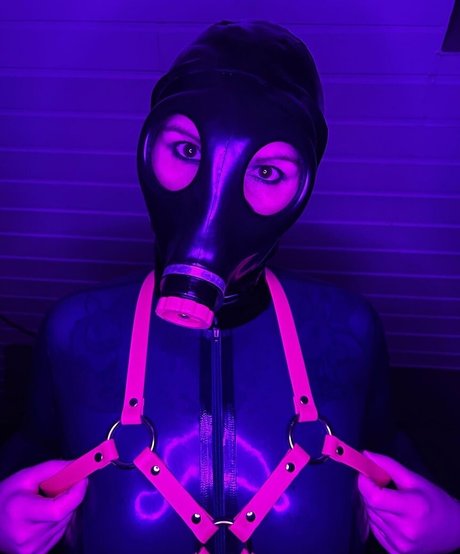 Photo nue de fuite OnlyFans de Heavyrubberettefree