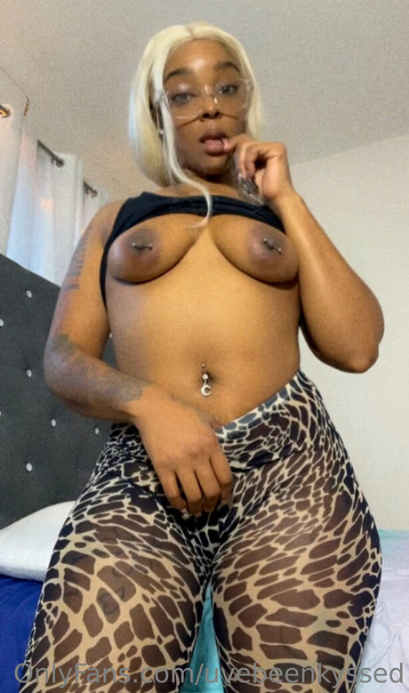 Photo nue de fuite OnlyFans de Uvebeenkyssed