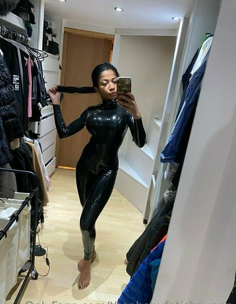 Theebonyfetishqueen