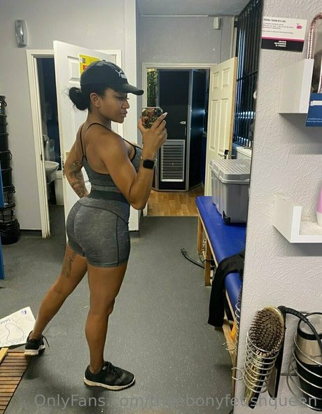 Photo nue de fuite OnlyFans de Theebonyfetishqueen