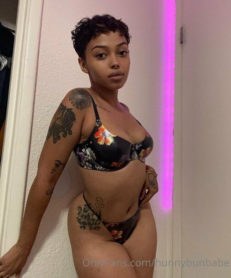 Photo nue de fuite OnlyFans de Hunnybunbabe