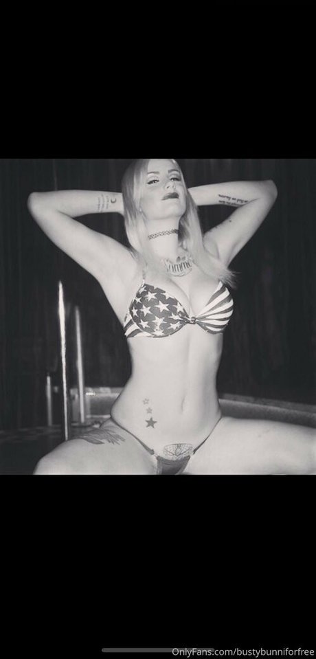 Photo nue de fuite OnlyFans de Bustybunniforfree