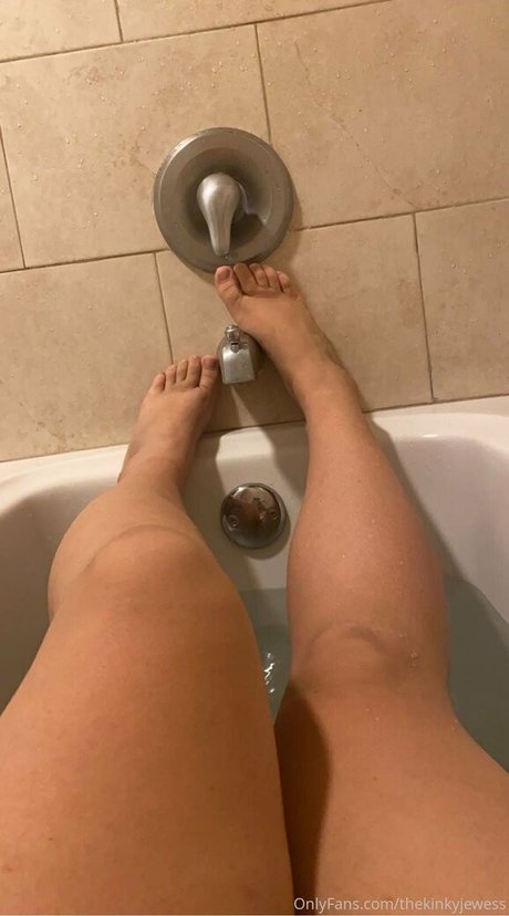 Photo nue de fuite OnlyFans de Thekinkyjewess