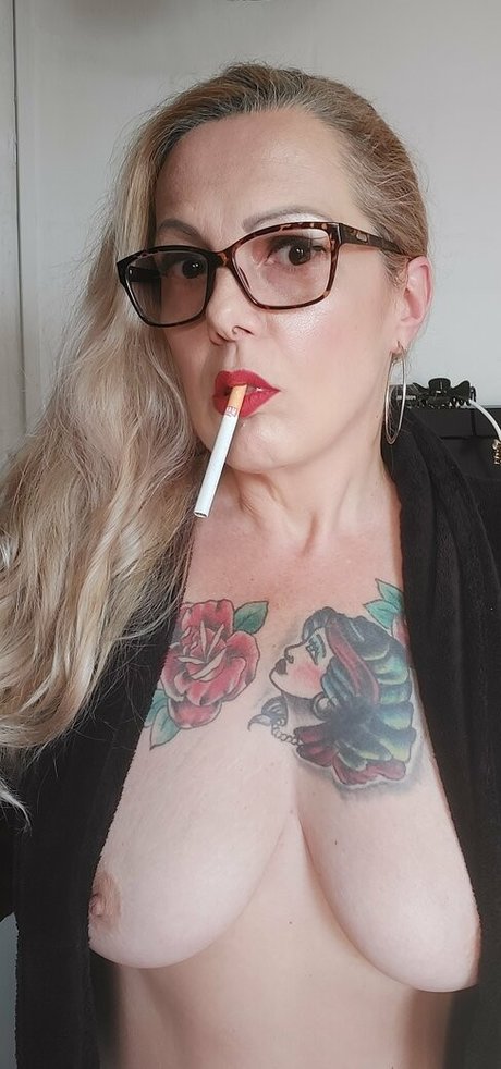 Ladysmokerqueen