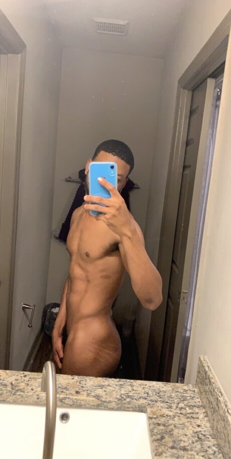 Photo nue de fuite OnlyFans de Onebadyellow