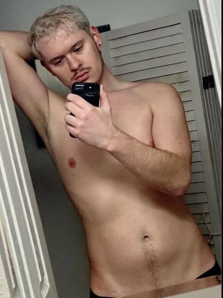 Photo nue de fuite OnlyFans de Tony Perretti
