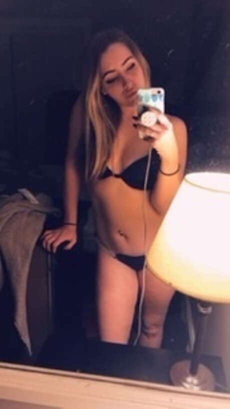 Photo nue de fuite OnlyFans de Olia