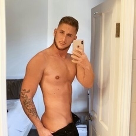 Photo nue de fuite OnlyFans de D R   M  T T