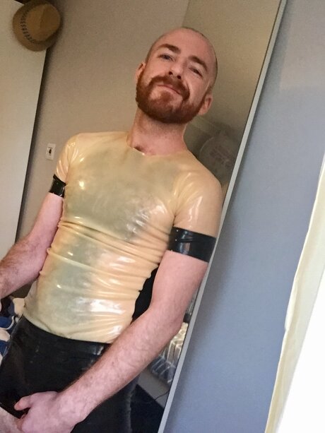 Photo nue de fuite OnlyFans de Hairyrubbercub