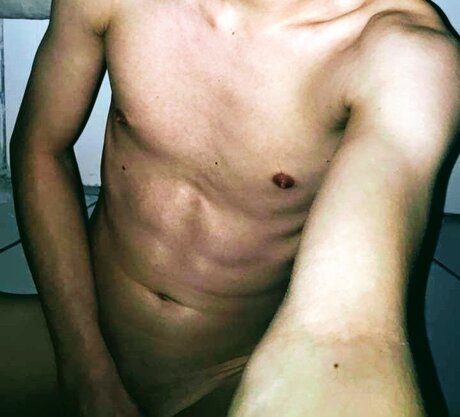 Photo nue de fuite OnlyFans de Snage