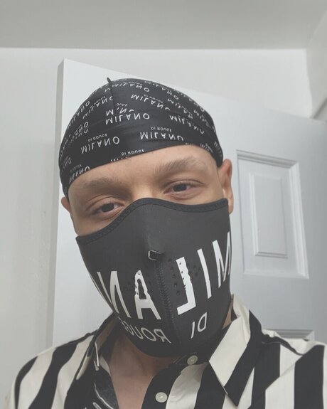 Photo nue de fuite OnlyFans de Maskedlightskin