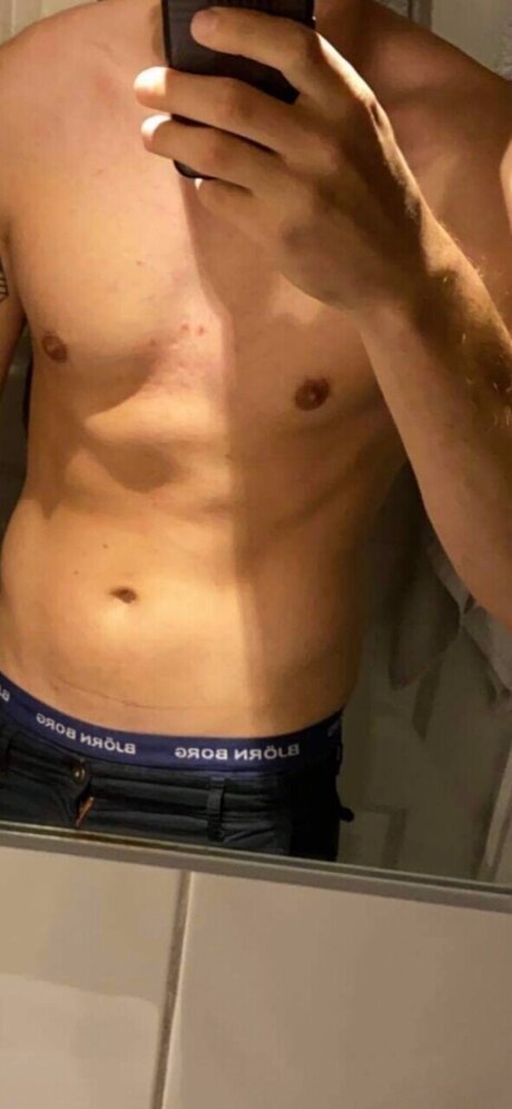 Photo nue de fuite OnlyFans de Honysundgutt
