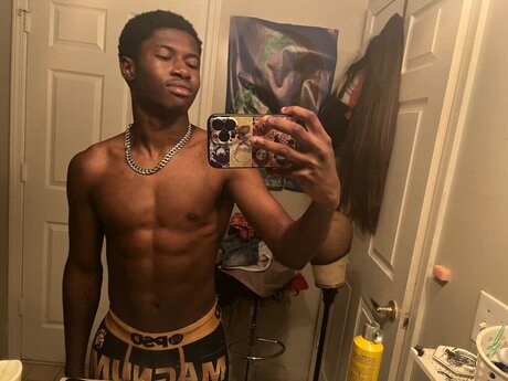 Photo nue de fuite OnlyFans de Loverboyyquan