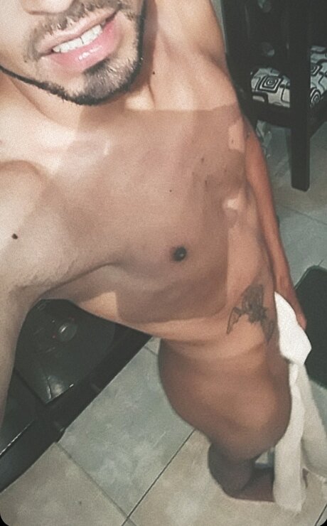 Photo nue de fuite OnlyFans de Hidrian Silvestre