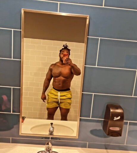 Photo nue de fuite OnlyFans de Dreadstattoosmuscles