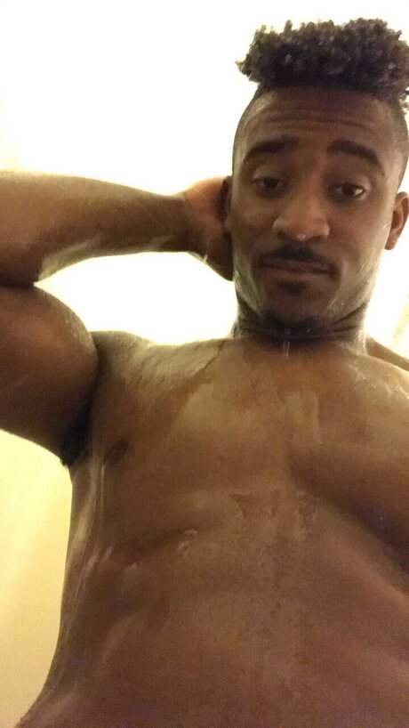 Photo nue de fuite OnlyFans de Nathaniel Small