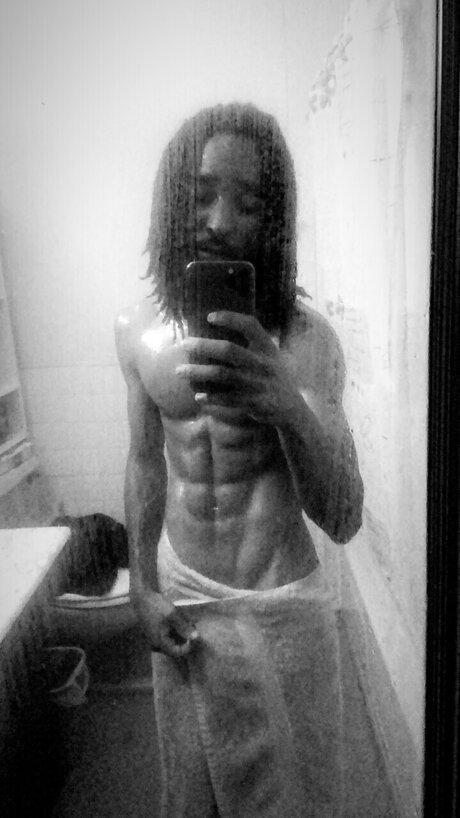 Photo nue de fuite OnlyFans de Bravvvo