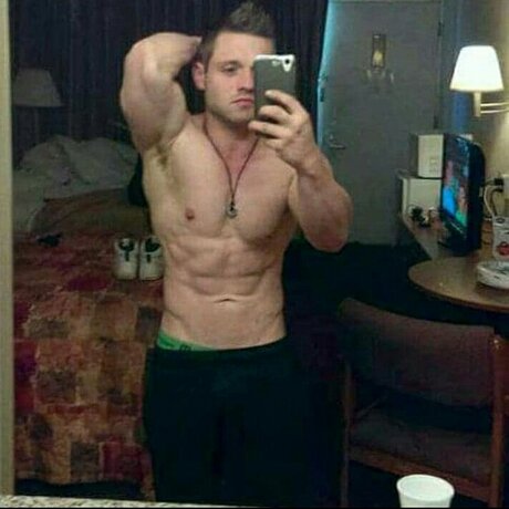 Photo nue de fuite OnlyFans de Josh