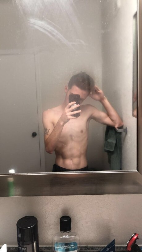 Photo nue de fuite OnlyFans de Trent