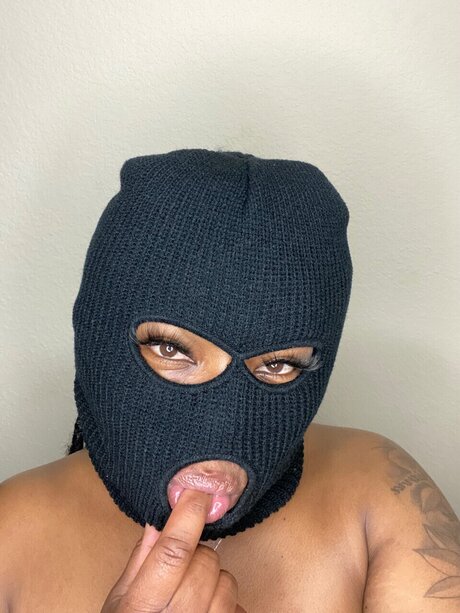 Photo nue de fuite OnlyFans de Masked Goddess