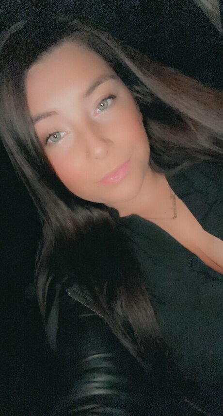 Photo nue de fuite OnlyFans de Karolane Chassemichaud