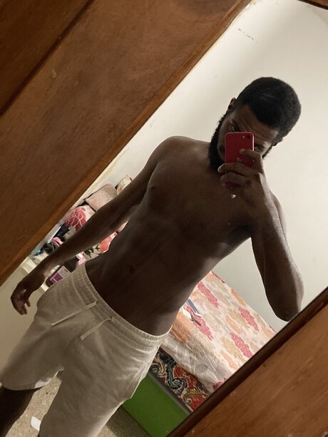Photo nue de fuite OnlyFans de Romdon