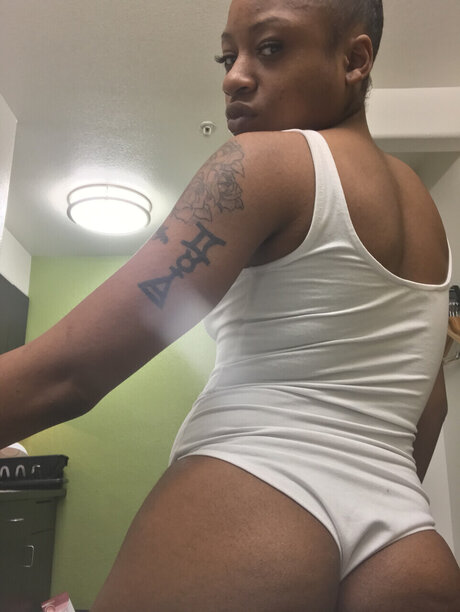 Photo nue de fuite OnlyFans de Monea Brown