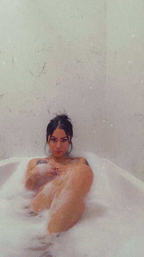 Photo nue de fuite OnlyFans de Mona Lisa