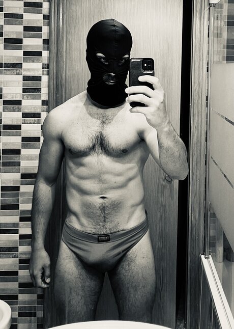 Photo nue de fuite OnlyFans de Masked Stud