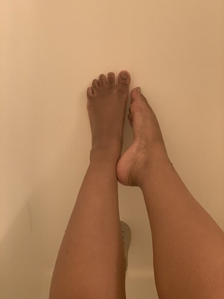 Photo nue de fuite OnlyFans de Lickmyfeet13