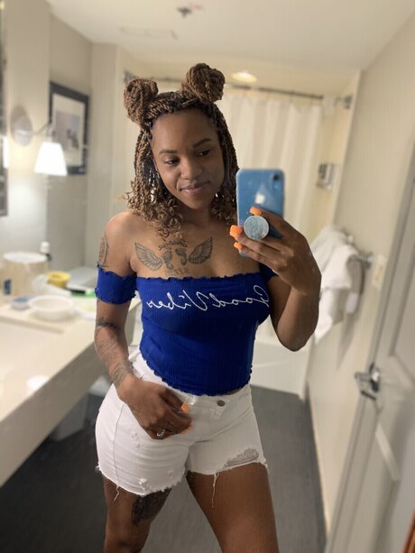 Photo nue de fuite OnlyFans de Izzy