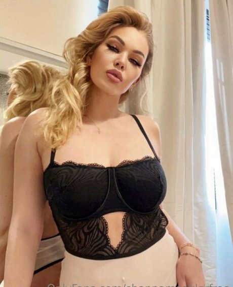 Photo nue de fuite OnlyFans de Shannamoaklerfree