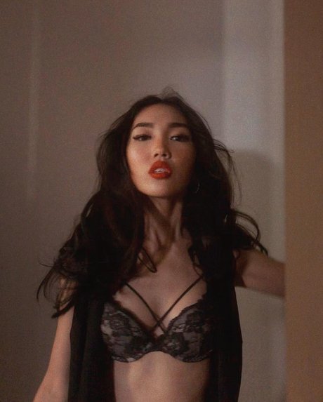 Photo nue de fuite OnlyFans de Asya Sun