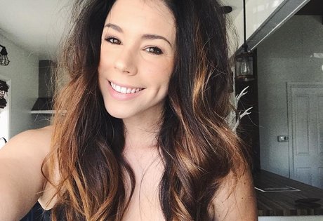 Jillian Rose Reed